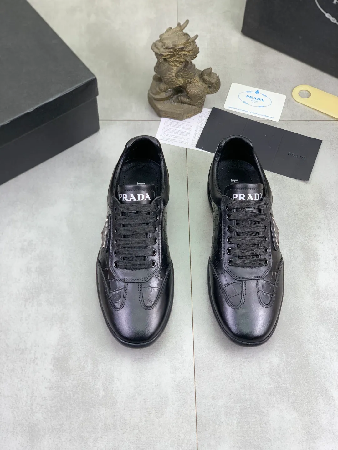 Men's Men's Shoes P400💰[New Style] The latest classic model of high-quality PRADA breathable and comfortable men's shoes has been launched on the official website, 1:1 replica, synchronized in Hong Kong, and on the same catwalk; all made of calfskin with breathable mesh fabric ➕Imported softness Comfortable sheepskin lining, 🍡🍡original rubber outsole, non-slip and wear-resistant; comfortable to wear, attractive style, fine workmanship, and simple and neat shoe last, showing a man's courage and toughness, 👍size 38 to 44; black White 🉑️Choose